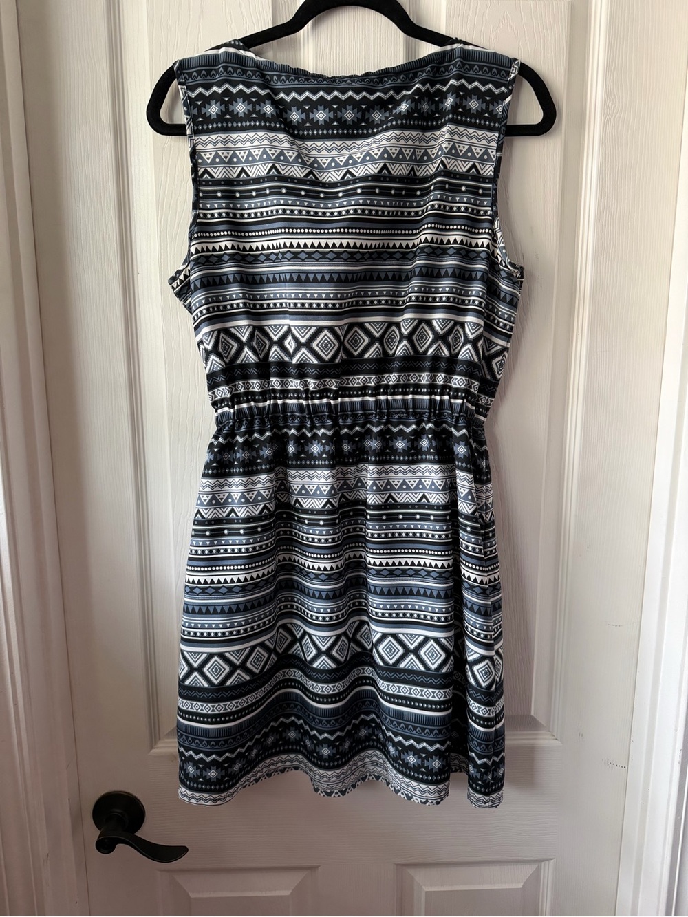 Speed Control Black & White Geometric Sleeveless Dress